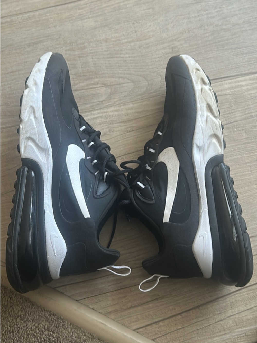 Nike women’s Black and White Air Max Running Sneakers - Picture 9 of 12